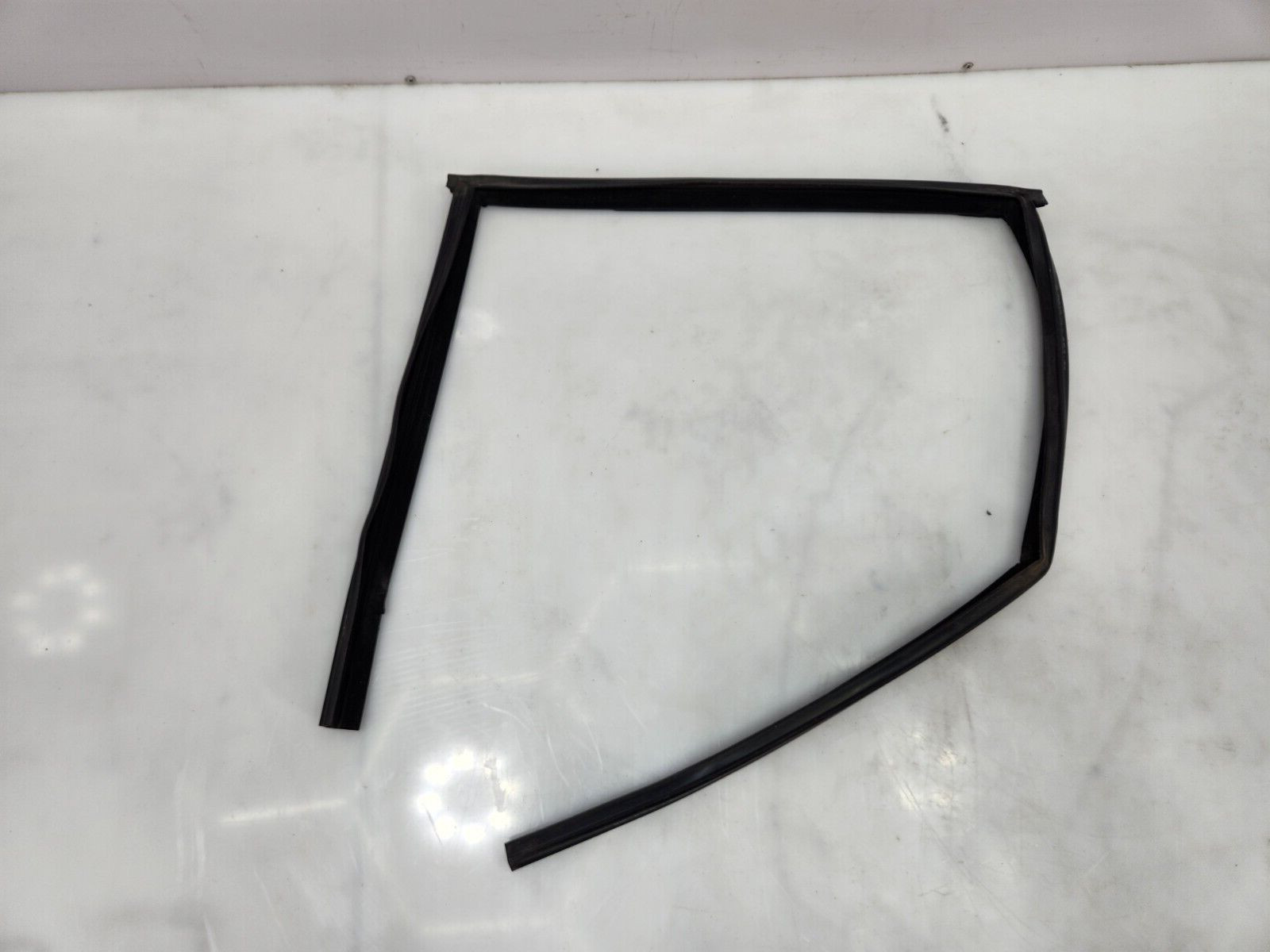 ✅ 10-14 OEM Rolls-Royce Ghost RR4 Rear Left Driver Side Door Rubber Window Guide