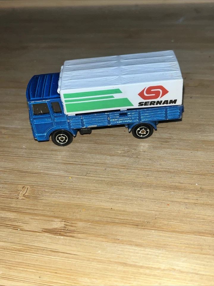 CAMINHÃO/CAMINHÃO USADO MAJORETTE 241 'SAVIEM BACHE - SERNAM' 1:100. VINTAGE #110 - Imagem 3 de 4