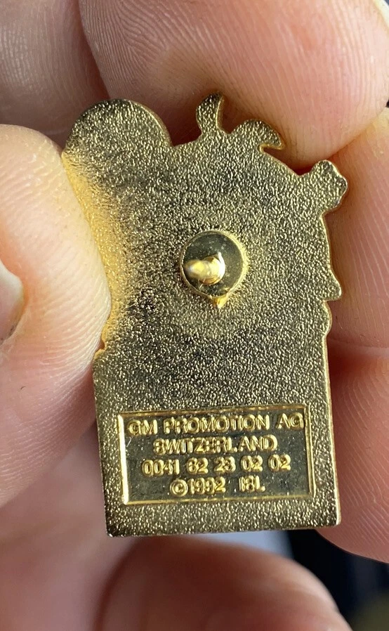 M520 Five Coca Cola Worldcup USA 94 Striker Mascot Soccer Pin's In VGC - image 3 of 4