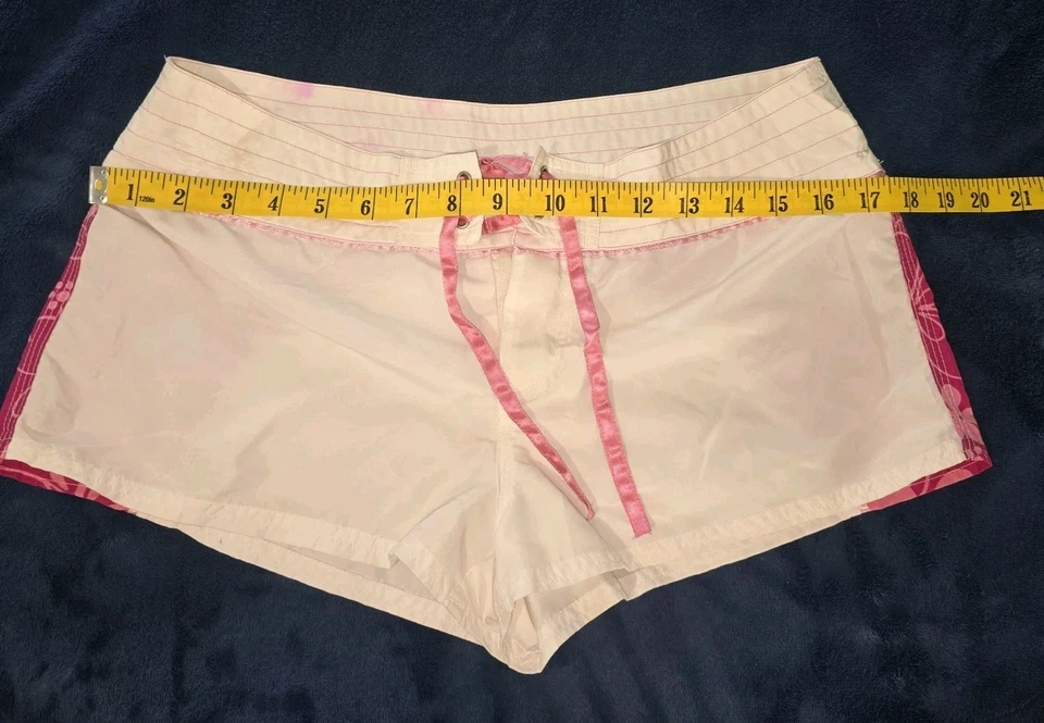 Vintage Y2K Wet Seal Floral Shorts Size 7 White Elastic Waist Beach Summer - Image 2 of 4