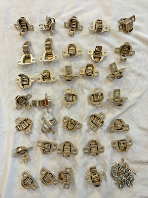 Salice SSP Cabinet Hinge w/ 1-1/4'' OL Mounting Base Plate Lot of 34 Self Closing