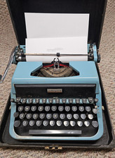 Underwood Golden Touch Portable Typewriter w/Case, Robin Egg Blue thumbnail
