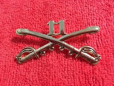 US ARMY 11TH CAVALRY CROSS SABRE'S HAT PIN SUITABLE FOR STETSON MEASURES 2 1/4