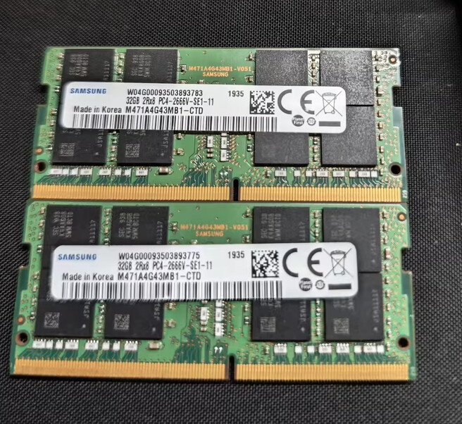 SAMSUNG 64GB Kit / 2 x 32GB DDR4 2666 2Rx8 PC4-21300 Laptop SO