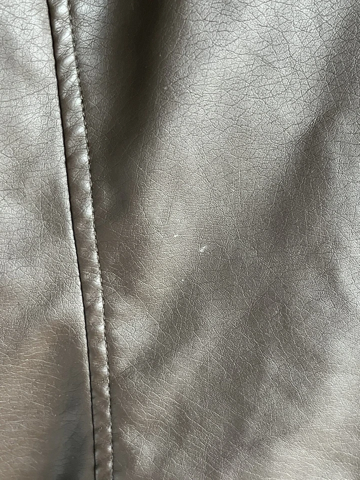 Jaqueta de Moto Celebridade Rosa Júnior Couro Sintético Grande, Forrada de Casca Marrom Excelente Estado Usado - Imagem 4 de 4