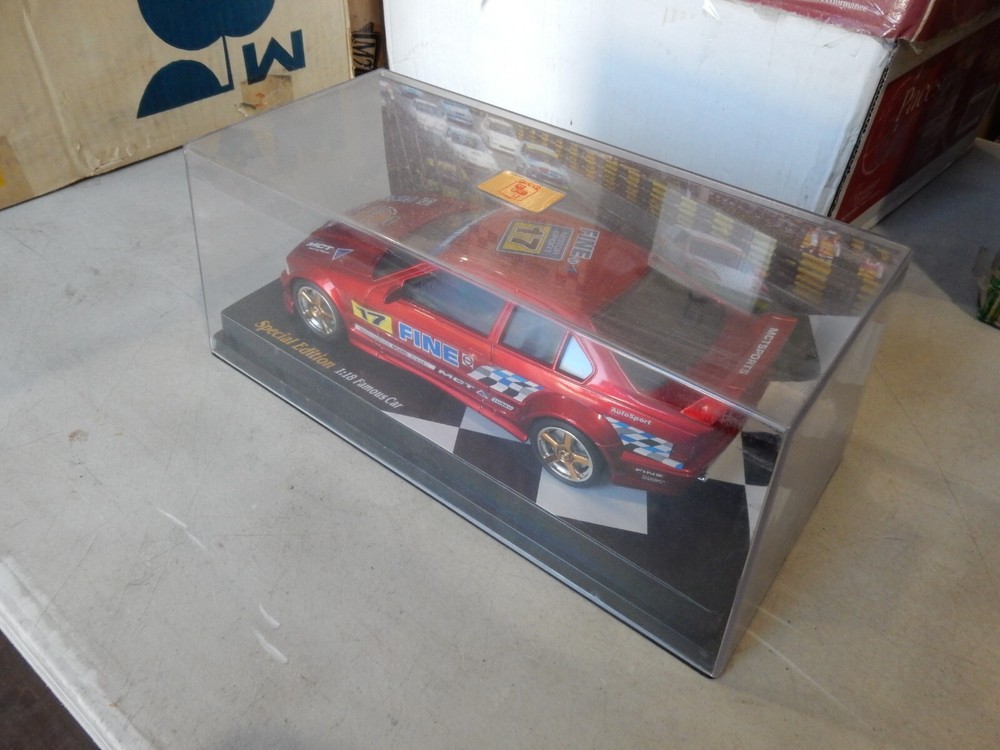 MCT 1.18 FAMOUS CARS  ALFA  RACE CAR  WITH CASE  PLASTIC