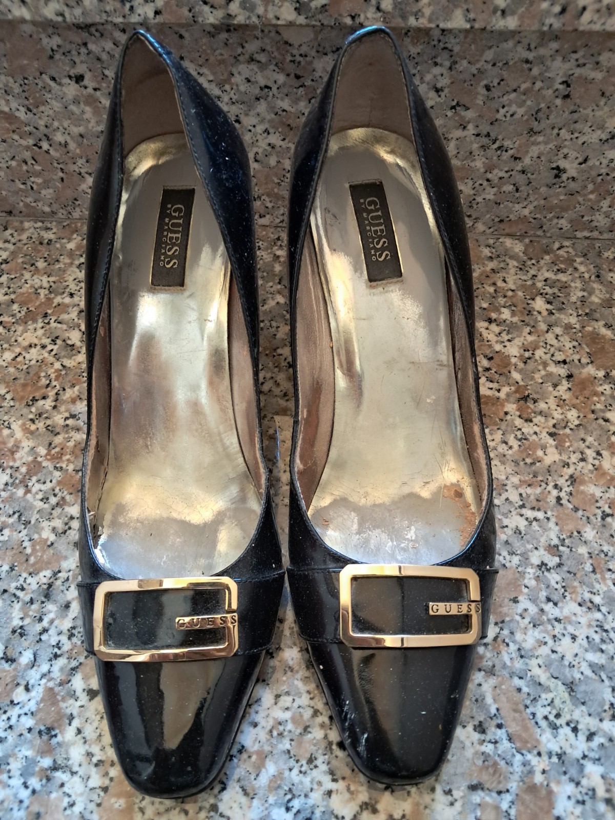 Scarpe Donna Colore Nero Nr 39 Guess tacco rovinato