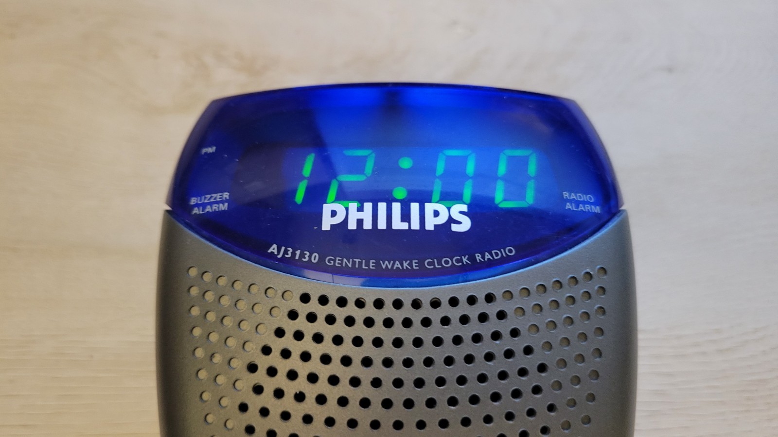 Philips Gentle Wake Up Alarm Clock AM/FM Radio Buzzer Alarm