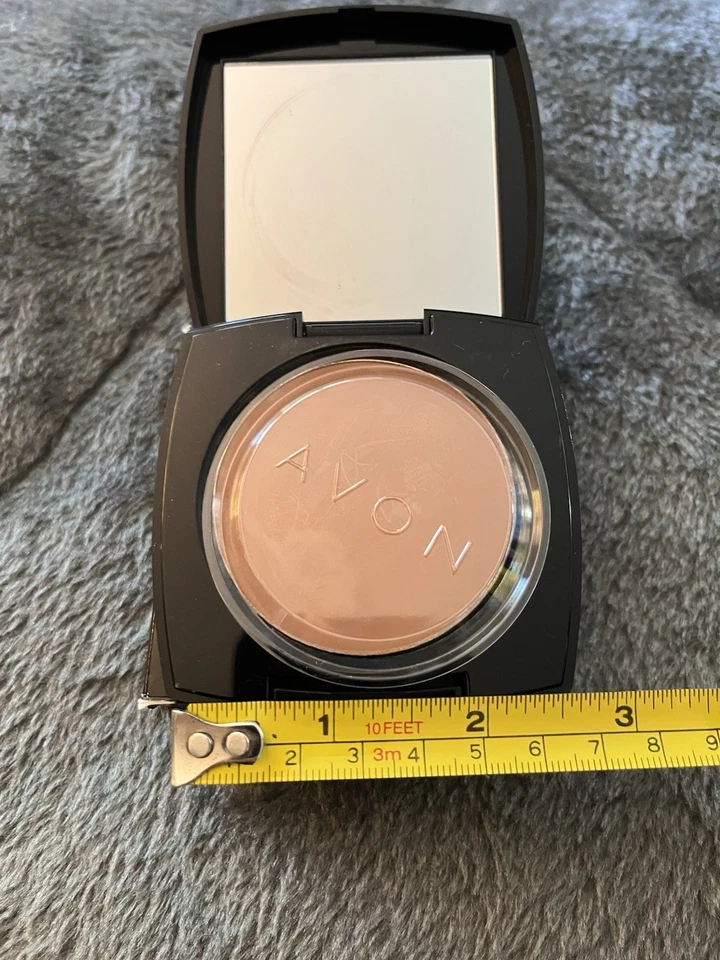 Avon true color pressed powder bronzer in beachy color. New - Image 2 of 4