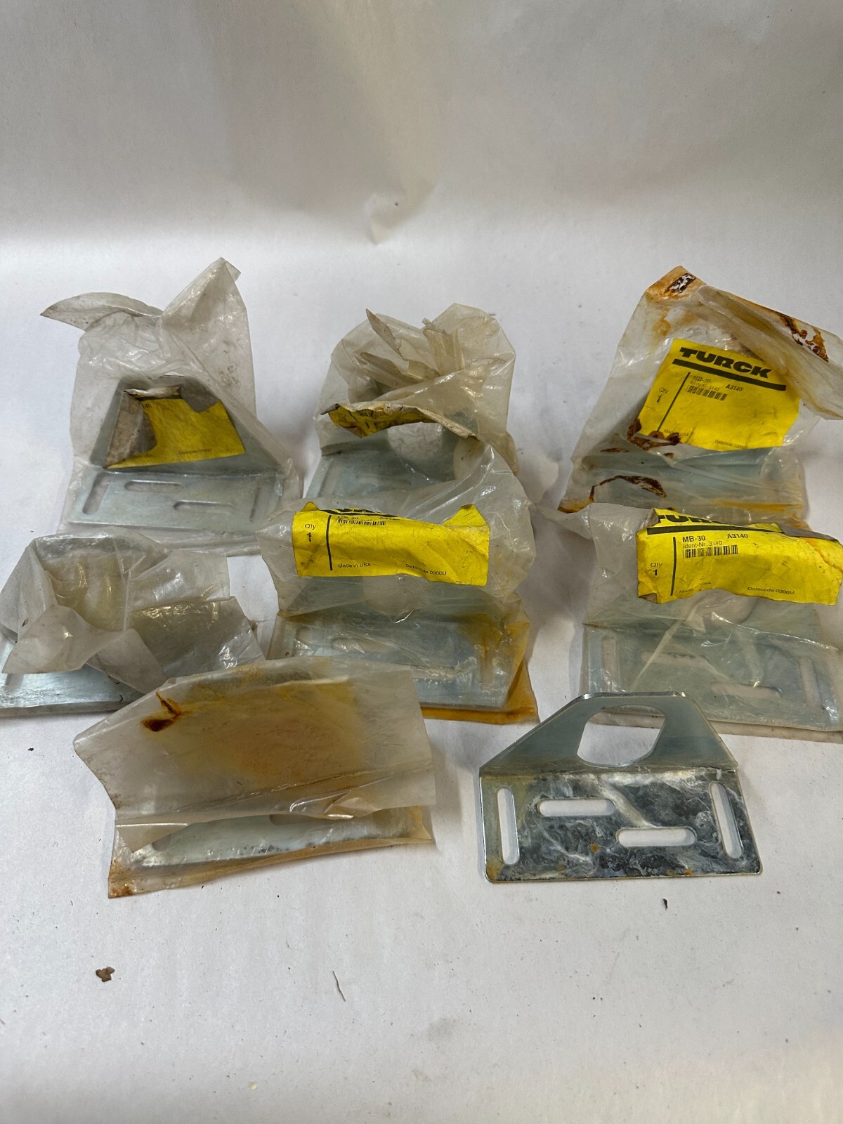 Lot of 8 Turck MB-30 A3140 Mounting Brackets for 30mm Barrels