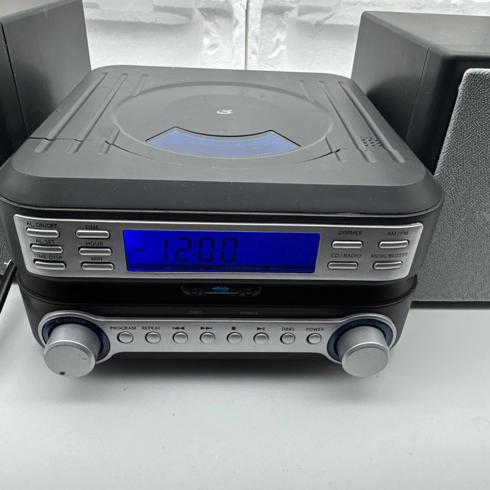 GPX Home Music System HC221B - 2 Channel Stereo Sound Speakers and remote - Image 4 of 4