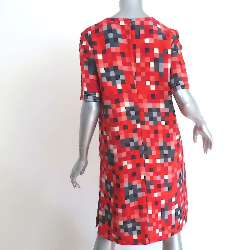 Marni Short Sleeve Shift Dress Red Pixel Print Crepe Size 40 - Image 4 of 4