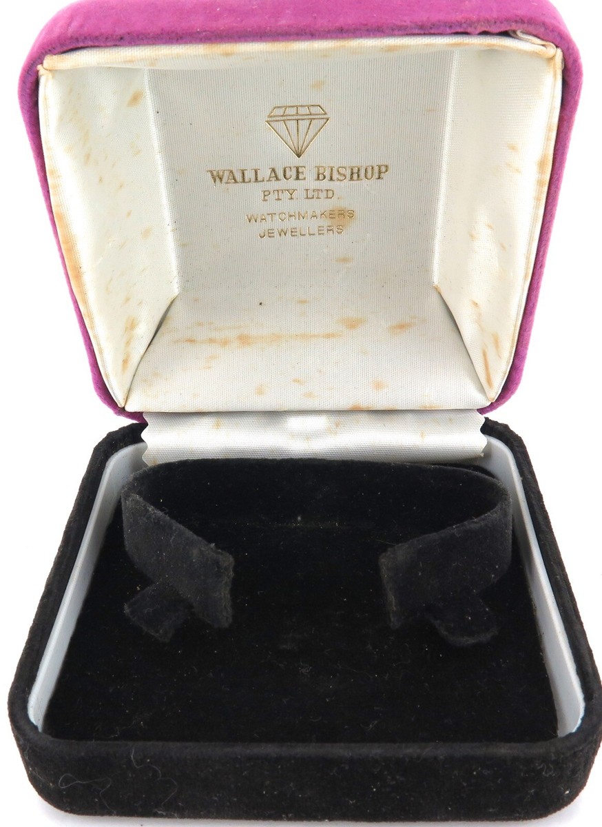 VINTAGE WALLACE BISHOP MENS WATCH DISPLAY