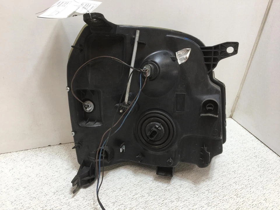 08 GMC YUKON ношение объектива Exc. Denali; левая фара водителя * неоригинальная* - Изображение 3 из 4