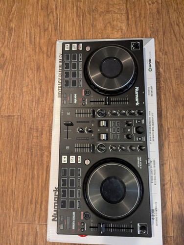 Numark Mixtrack Platinum FX 4-Deck Advanced DJ Controller