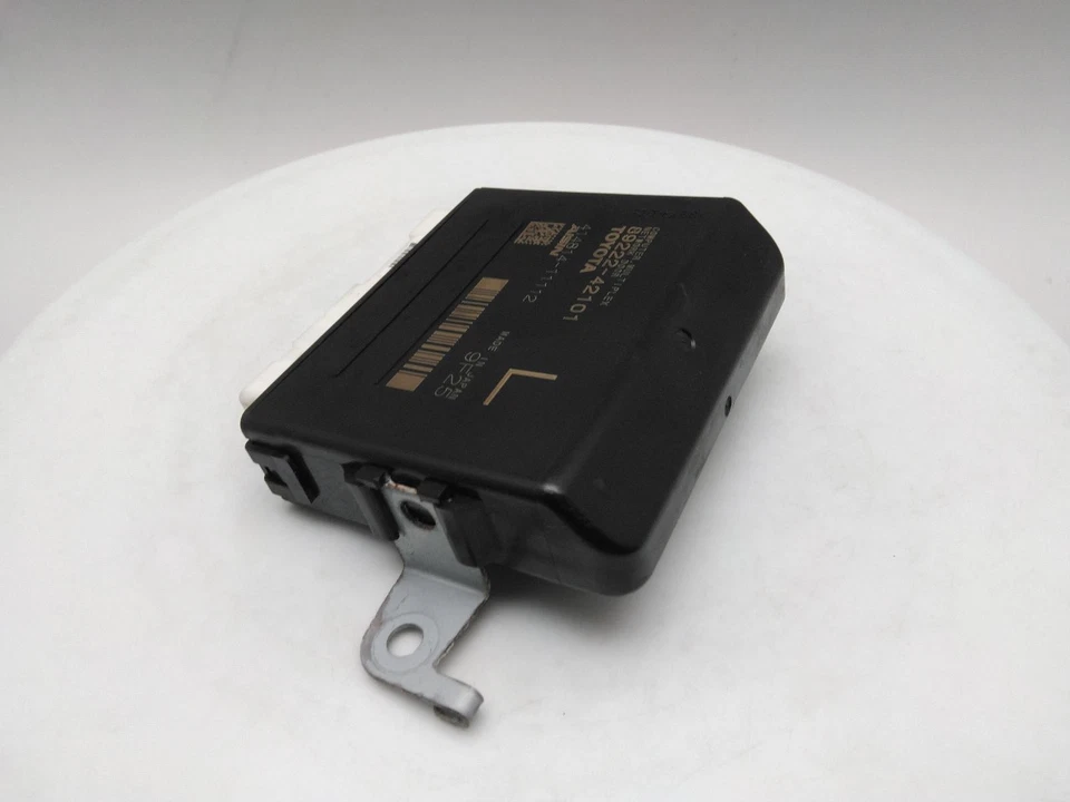 TOYOTA RAV 4 Multiplex Network Door Control Module ECU 2019-2023 8922242101 - Image 3 of 4