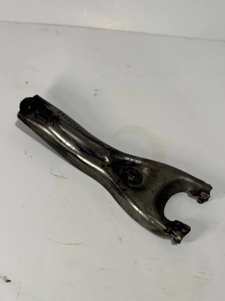 1993 GMC / CHEVY C / K 1500 2500 NV3500 TRANSMISSION CLUTCH FORK USED - Image 2 of 4