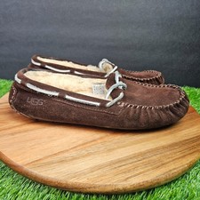 UGG Australia Women  s Dakota Brown Slippers Moccasin Slip On Size 7 FLAW 