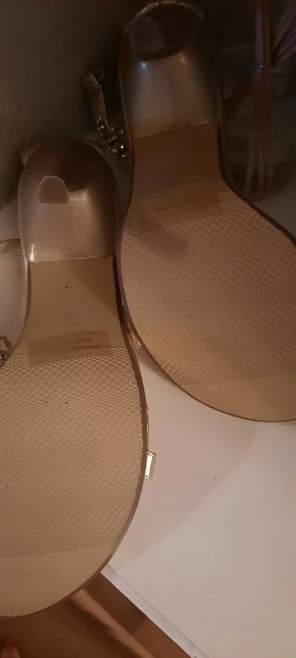 Sandalia Pleaser 7.5 para mujer, dorada metálica con diamantes  Foto 3 de 4