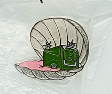 THE CLAM SHAPED GEOCOIN PIN