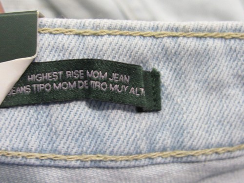 Women's Super-High Rise Distressed Mom Jeans Size 00 - Wild Fable Light Wash NEW - Picture 6 of 6