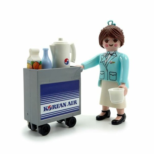 Playmobil Korean Air Exclusive edition Flight Attendant 4-99 71018 - Picture 5 of 8