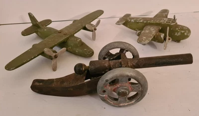 Jouets anciens en fonte d'aluminium peinte lot d'avions à" retaper" - Photo 1/4