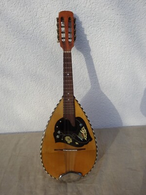 Alte Mandoline Schmetterling Blumen