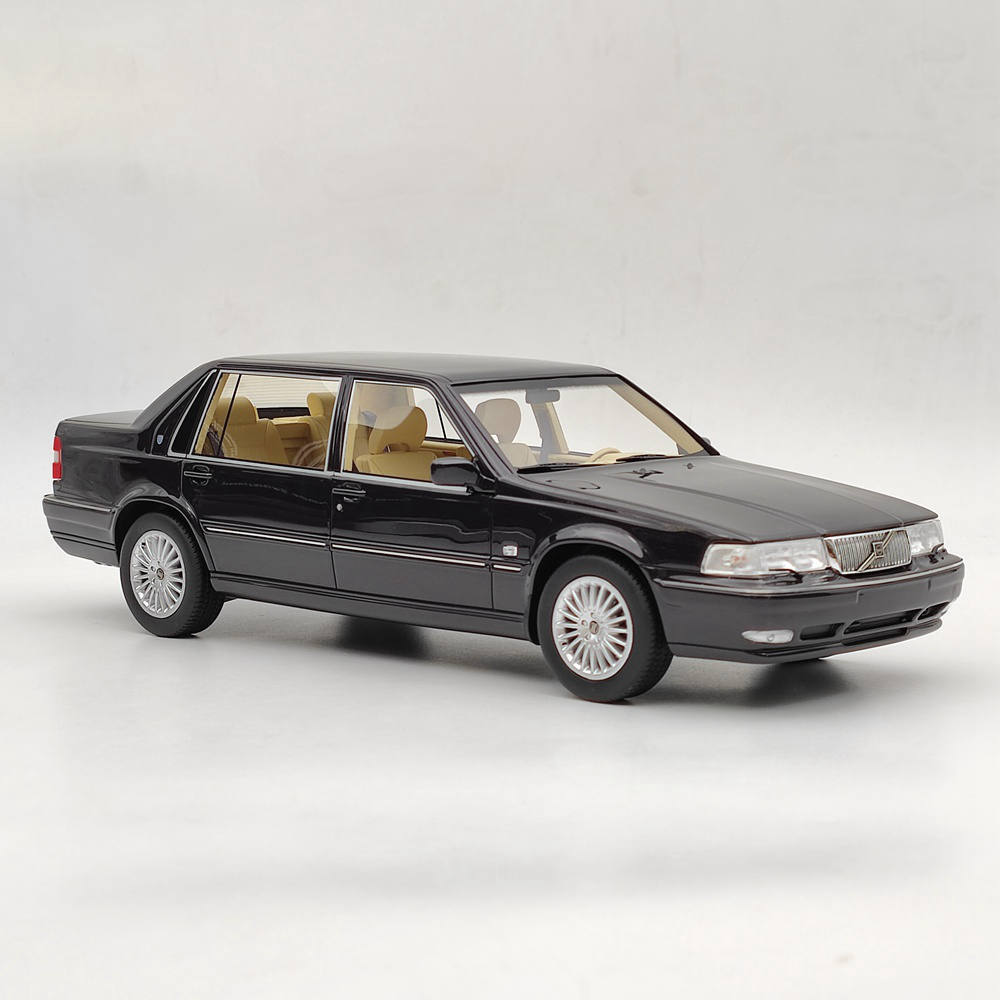 1/18 DNA VOLVO V70 R 未展示品 Amazon.co.jp: ミニカー 1/18 ボルボ V70 DNA COLLECTIBLES 1/18