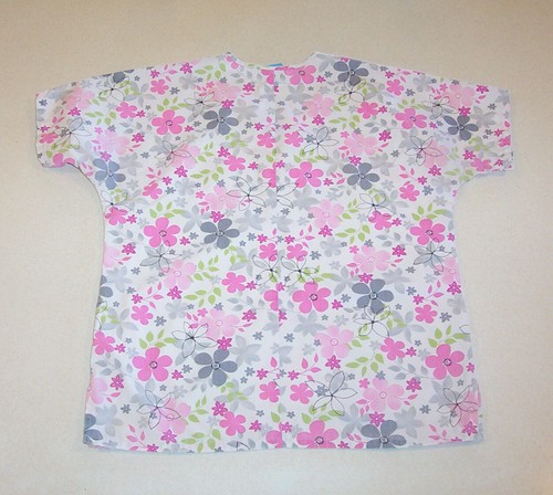 H.Q. Scrubs Blanco para Mujeres con Estampado Floral Rosa y Gris Uniforme X-Small - Imagen 2 de 2