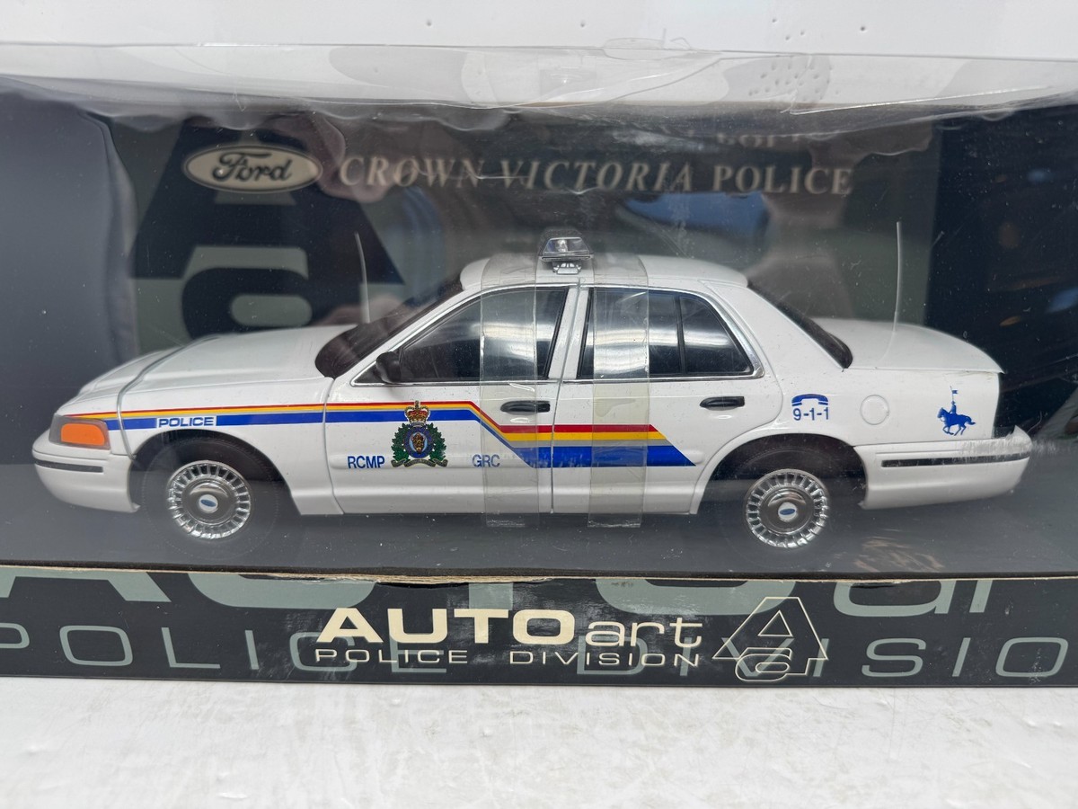 AUTOart Police Division Ford Crown Victoria RCMP Police 1:18