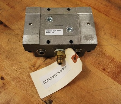 Automatic Valve A6880-120 with 3/8'' NPT Port Adapter Plates - USED