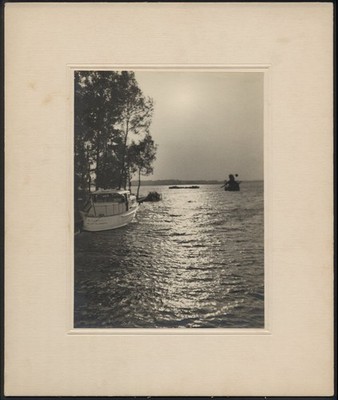 Fotografie B. Walker, Berlin-Pankow, Hiddenseestr. 11, unbekannter Ort, Dämmeru 