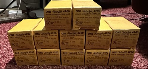 (12) 15A 125V Brown Hubbell 4700 Twist-Lock Duplex Grounding Receptacles USA - Picture 2 of 3