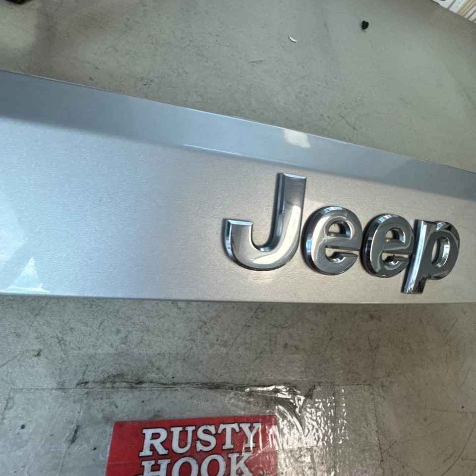 Jeep Patriot 2011 puerta levadiza moldura manija plateada 0ZH33 TRM AF Foto 4 de 4