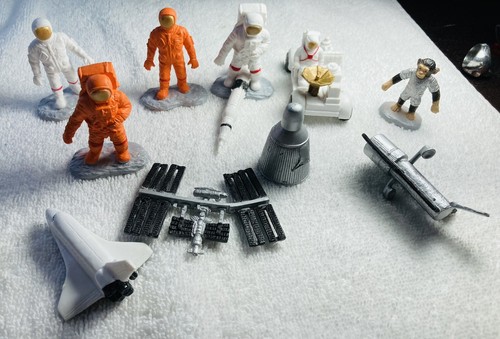 Space Toon~By Safari Ltd Astronaut~Play Figures~Shuttle Vehicles Toy~Chimp~10 Ct - Picture 8 of 8