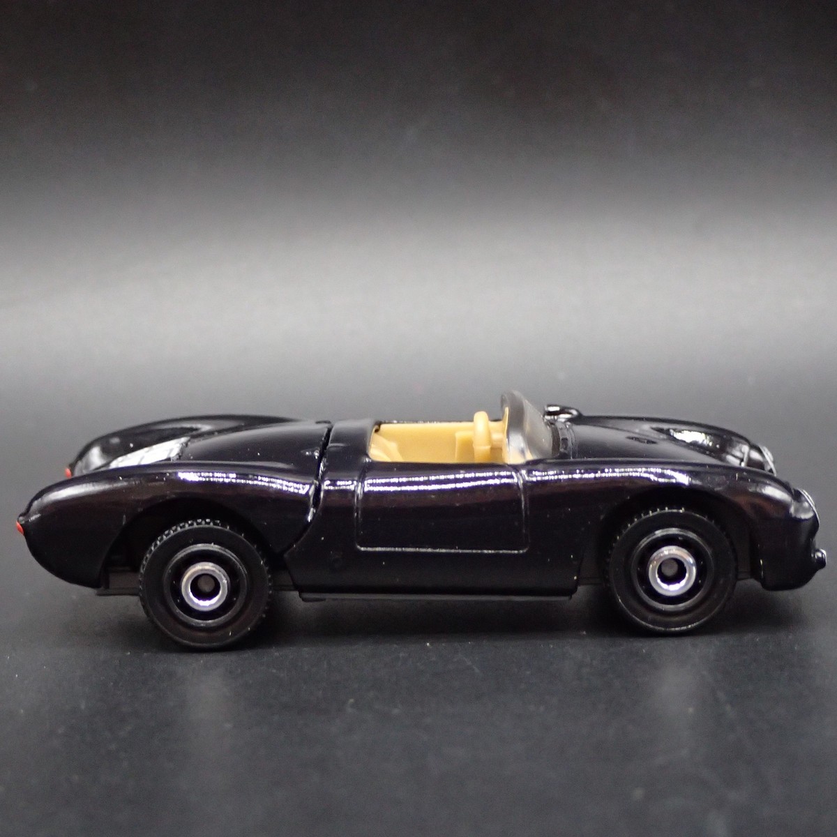ミニカー Porsche 550 Spyder WELLY PORSCHE 550 SPYDER 1:24 METALLIC SILVER FREE SHIP USA