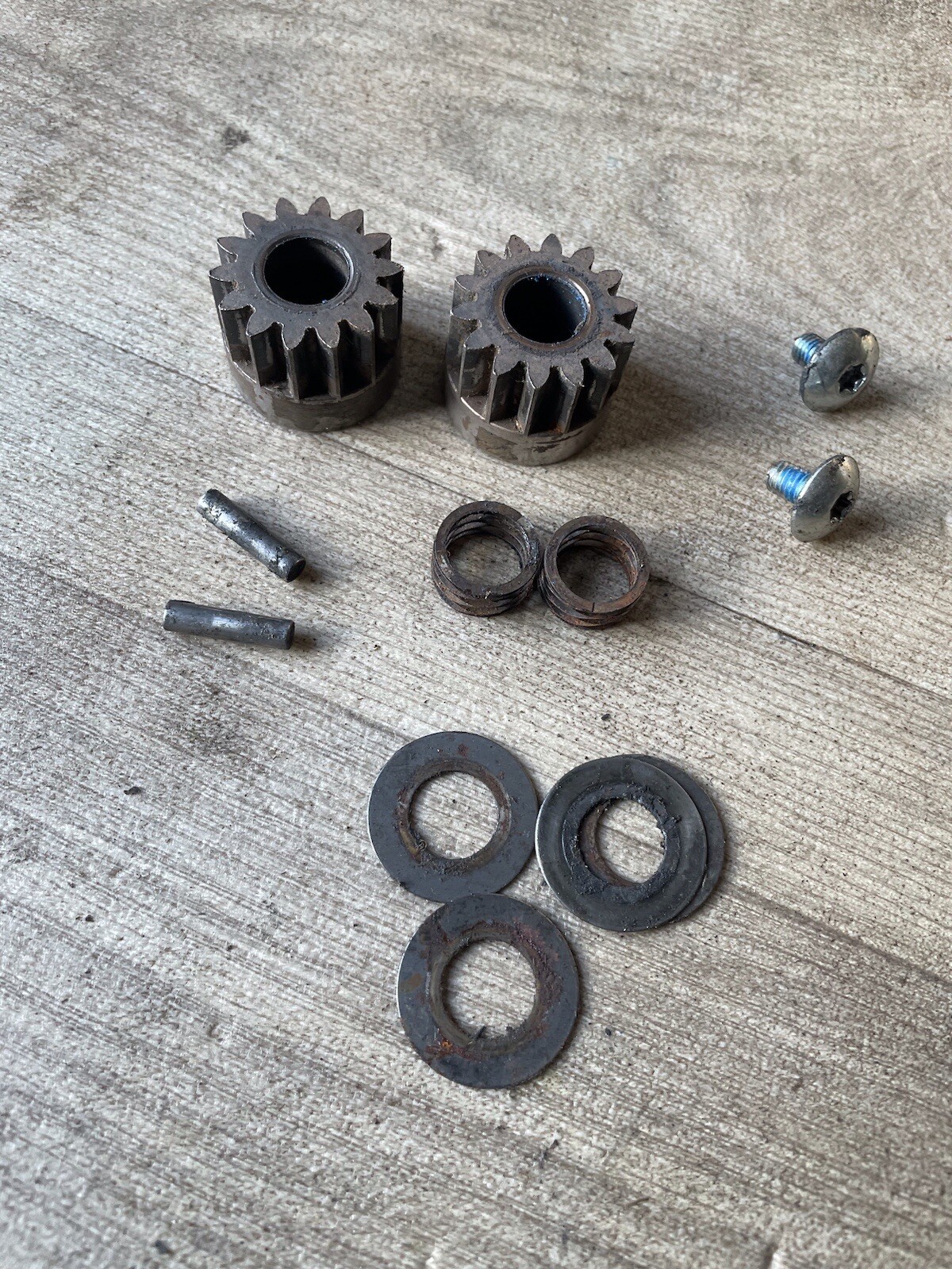 Pinion Gear Cogs From a MTD 46SPO, Petrol Lawn Mower, ThorX 35 Engine (87)