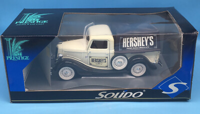 FORD V8 PICK UP 1936 bâche haute blanc/rge BUDWEISER 1/19 no 1/18