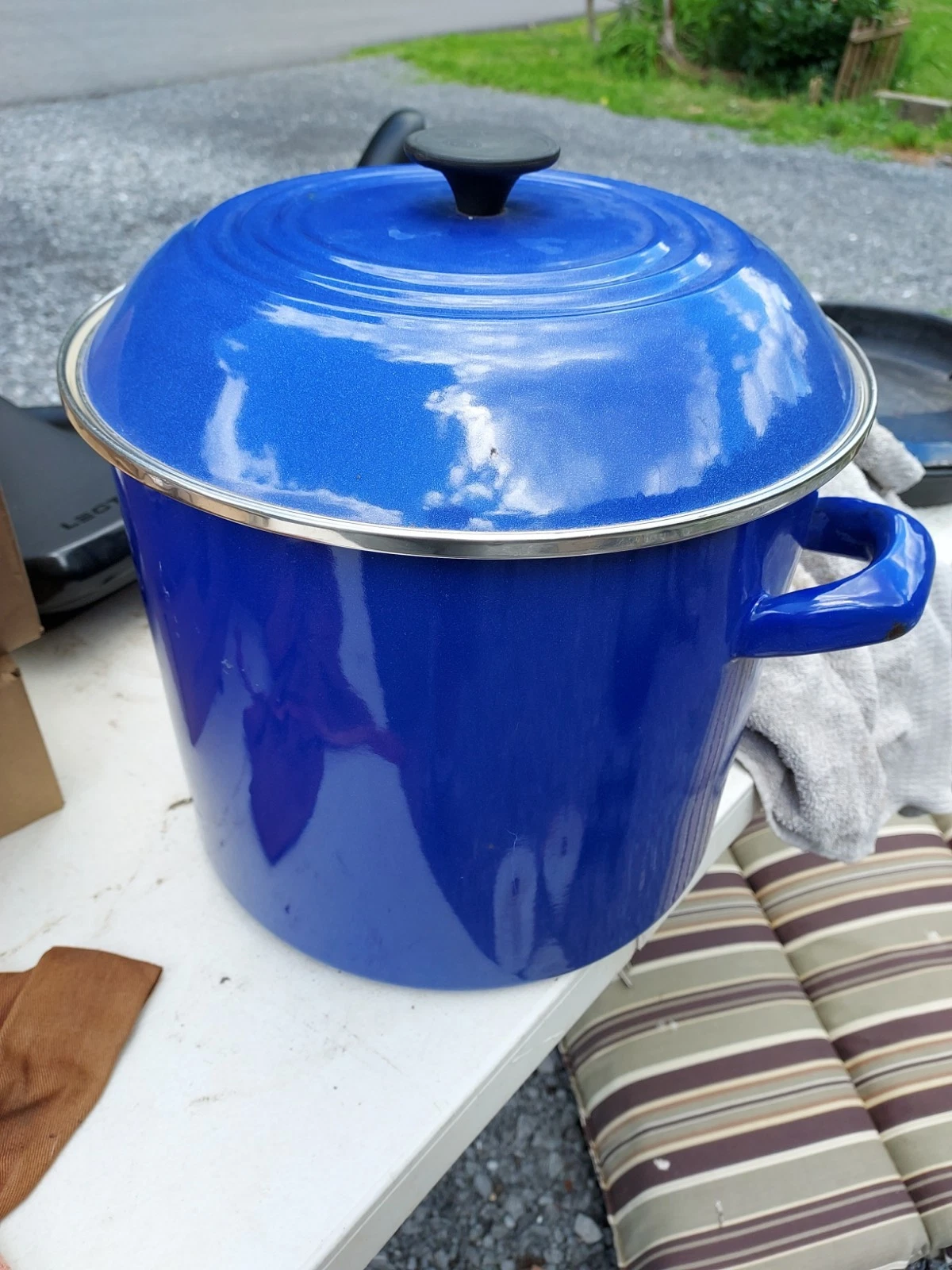 (Omg!) Le Creuset Marseille Blue 12 Quart Stockpot
Opens in a new window or tab