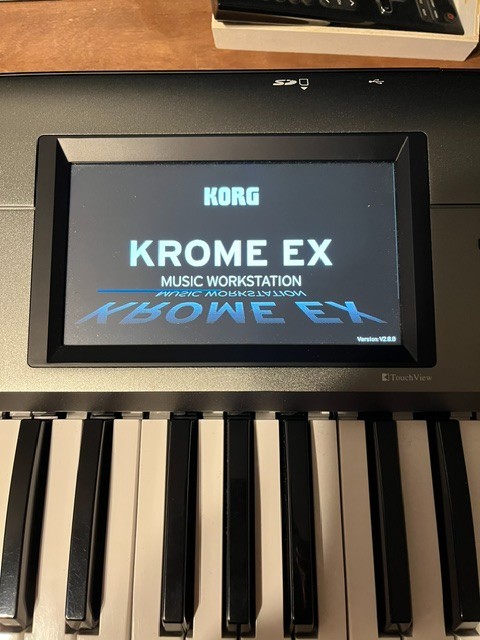 Korg Krome EX 73 Keyboard + Gator Padded Gig Case