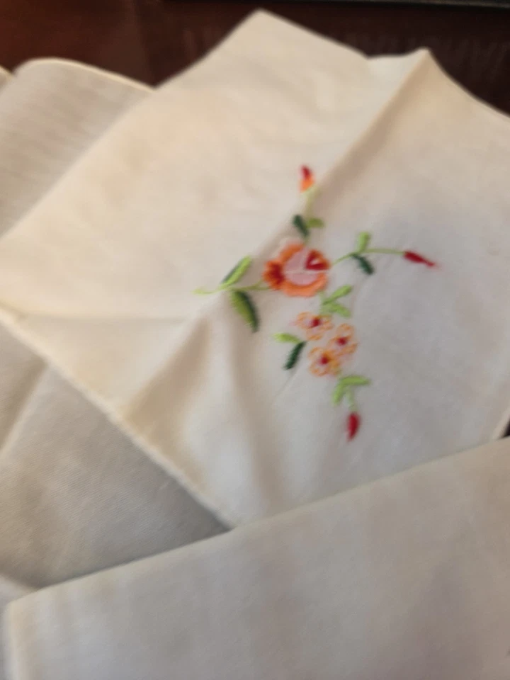 Lote de 3 lenços bordados femininos vintage de linho  - Imagem 4 de 4