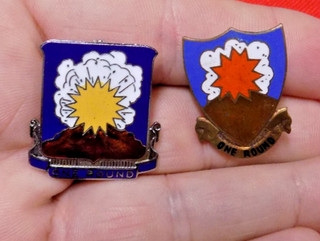(2) ORIGINAL WWII US ARMY 705th TANK DESTROYER BATTALION DI DUI INSIGNIA PINS