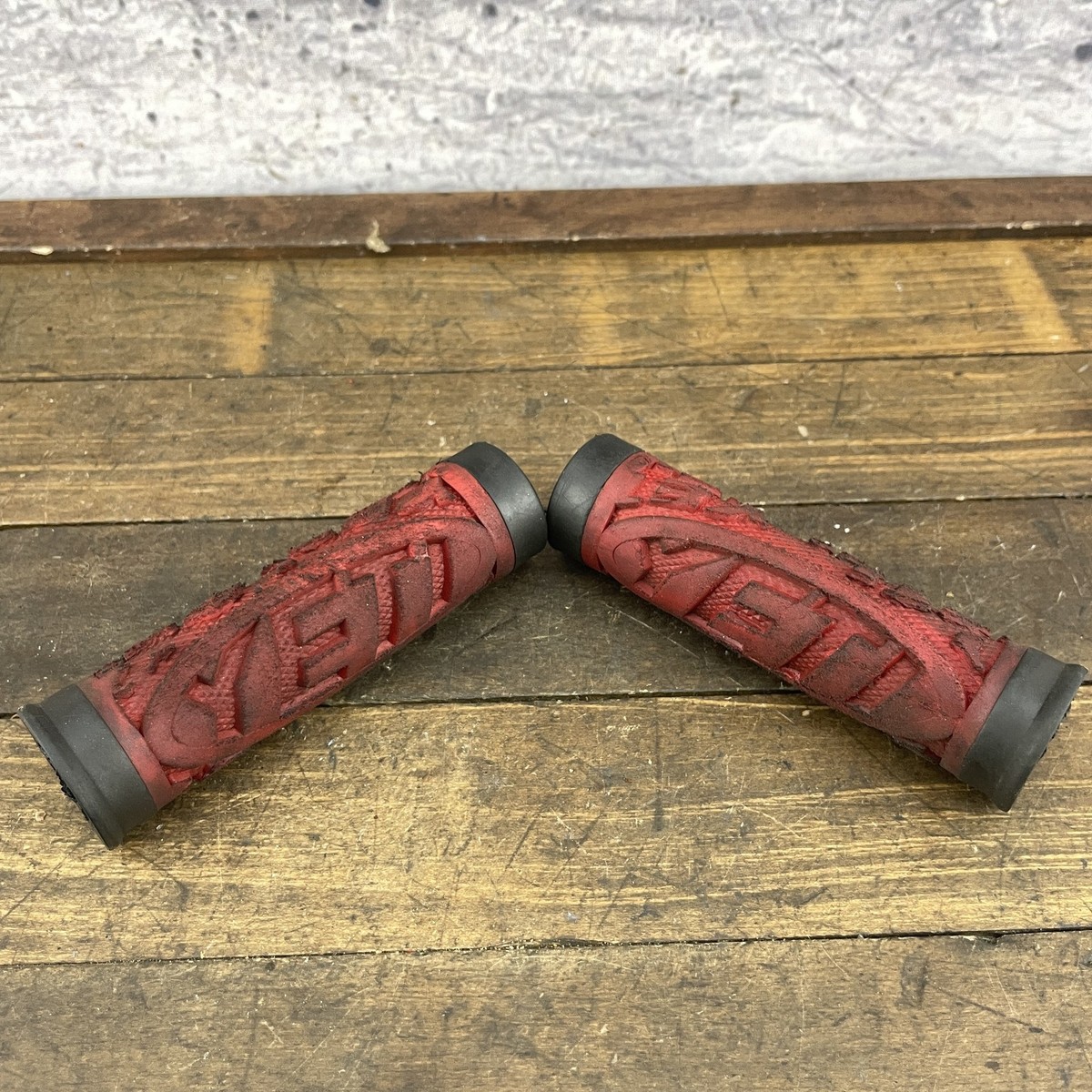 Vintage Yeti Hardcore Mountain Bike Grips Red Rare Bar End Plugs