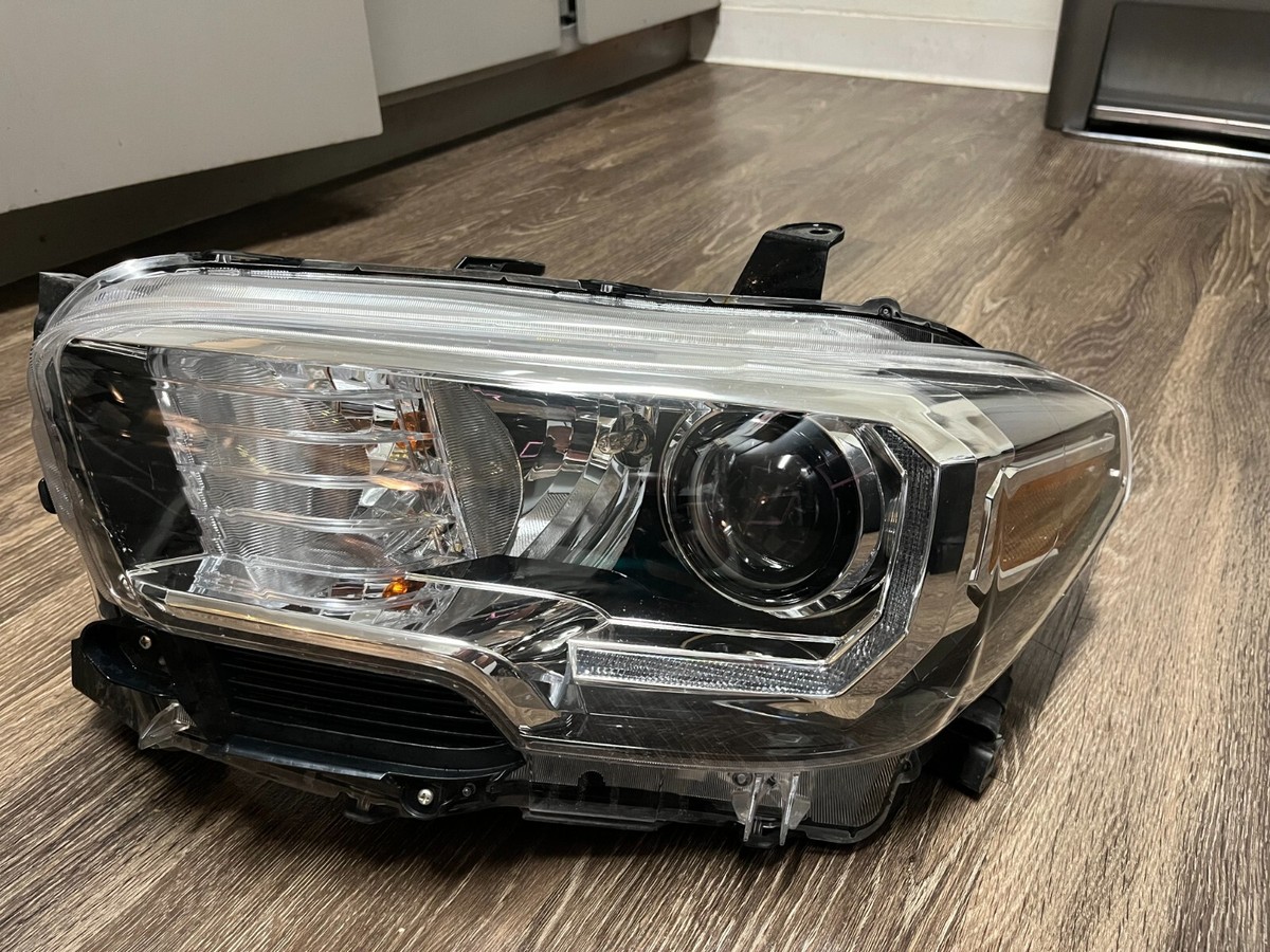 TACOMA　プリウスα ヘッドライト USヘッドライト FIT 05-11トヨタタコマアルファレックスLED