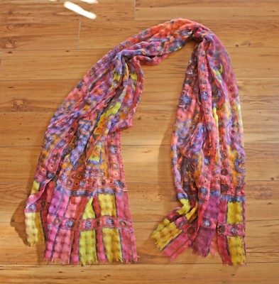 Download Feel warm and stylish with a purple scarf Wallpaper Download Feel warm and stylish with a purple scarf Wallpaper