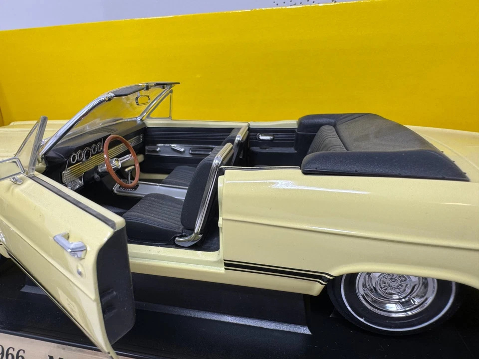 Mercury Cyclone GT convertible 1:18 diecast Yat Ming Road Signature 1966 Foto 4 de 4