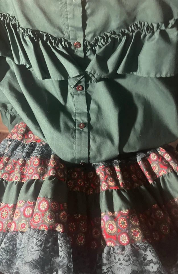 Conjunto de Baile Cuadrado Verde y Rojo Vintage Tul Base Mangas Abotonadas Foto 4 de 4