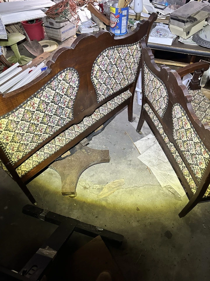 Sofá tallado victoriano/influenciado por Eastlake - alrededor de 1880 Foto 4 de 4