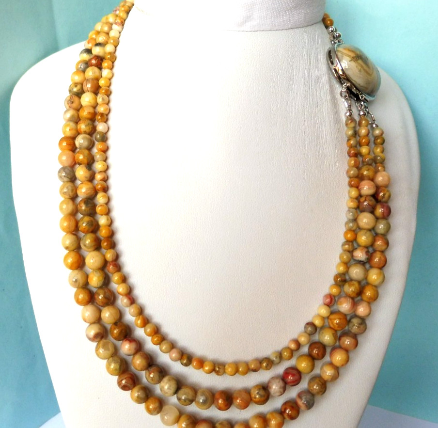 Collier en Agates du Mexique à 3 rangs avec fermoir en pierre naturelle verte